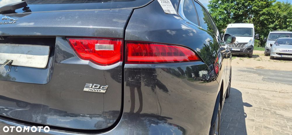 Jaguar F-Pace - 16