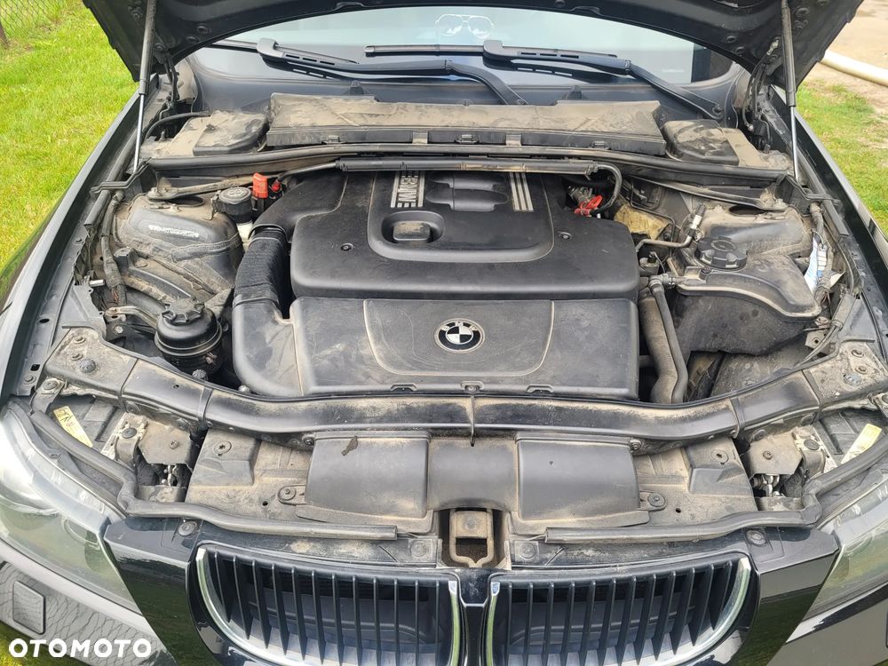 BMW Seria 3 320d DPF Touring - 12