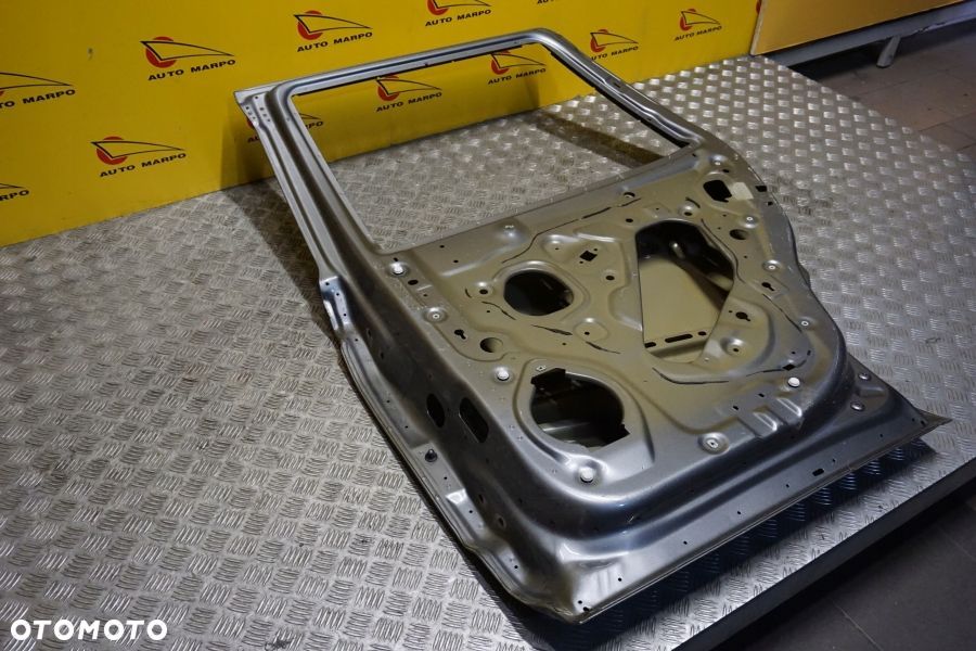 GMC CHEVROLET YUKON TAHOE 2021 - 2024 Drzwi Tył Prawe Tylne USA - 11