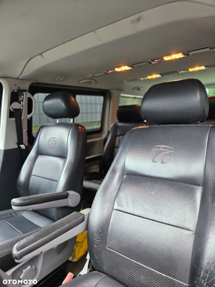 Volkswagen Caravelle - 13