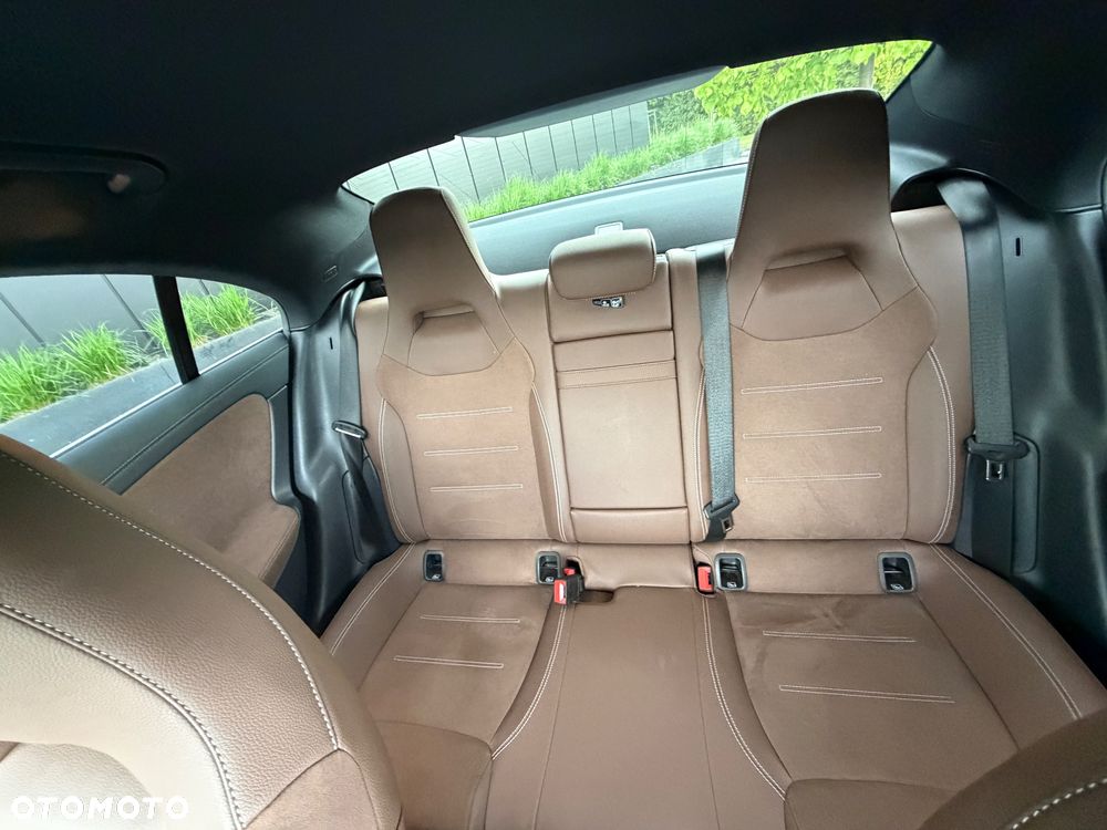 Mercedes-Benz CLA 220 AMG Line 7G-DCT - 17