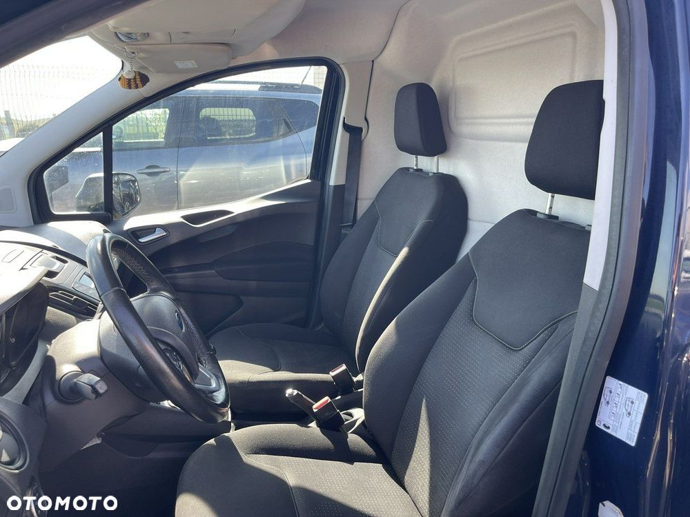 Ford Transit Courier - 10