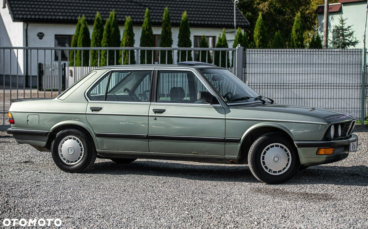 BMW Seria 5 518 i - 12
