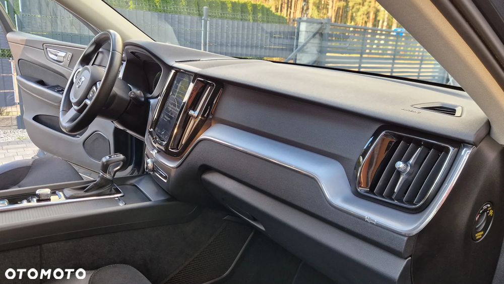 Volvo XC 60 D4 Momentum Pro - 24