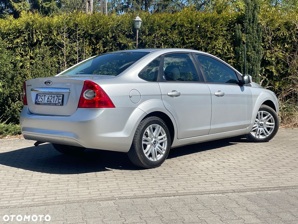 Ford Focus 1.6 Ghia - 30