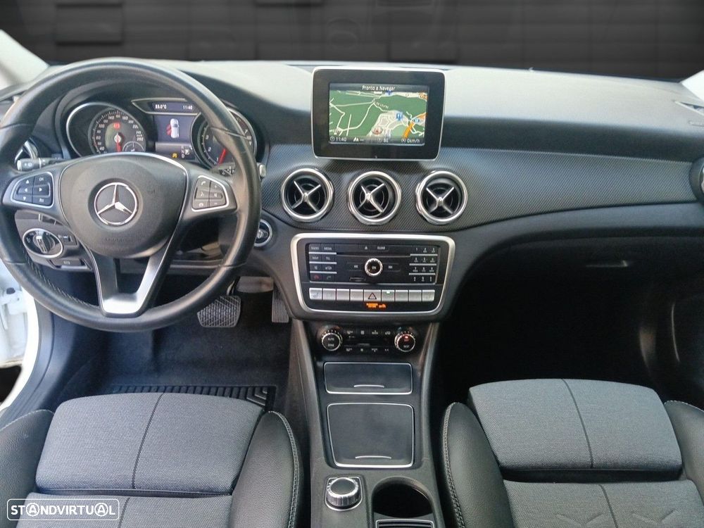 Mercedes-Benz GLA 220 4Matic 7G-DCT Style - 5