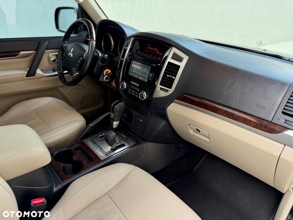 Mitsubishi Pajero 3.2 DID Limited Edition Tech - 26