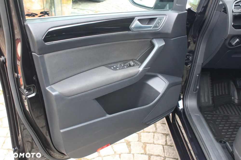 Volkswagen Touran - 8