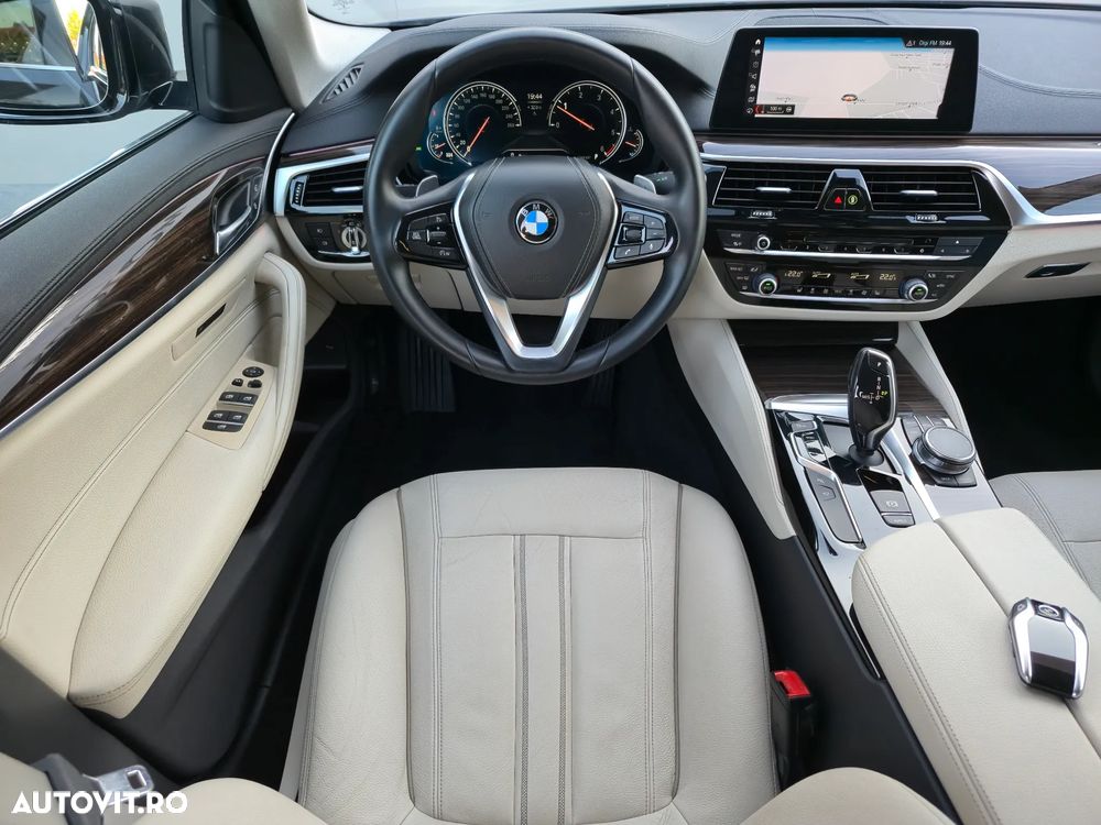 BMW Seria 5 520d Aut. Luxury Line - 7