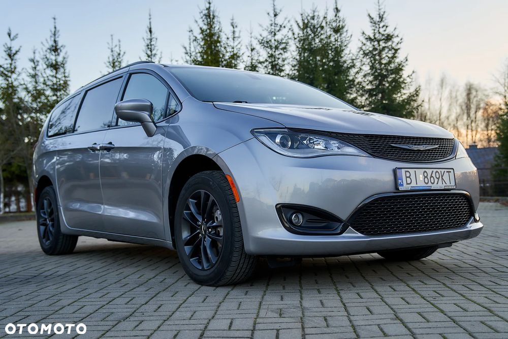 Chrysler Pacifica - 9