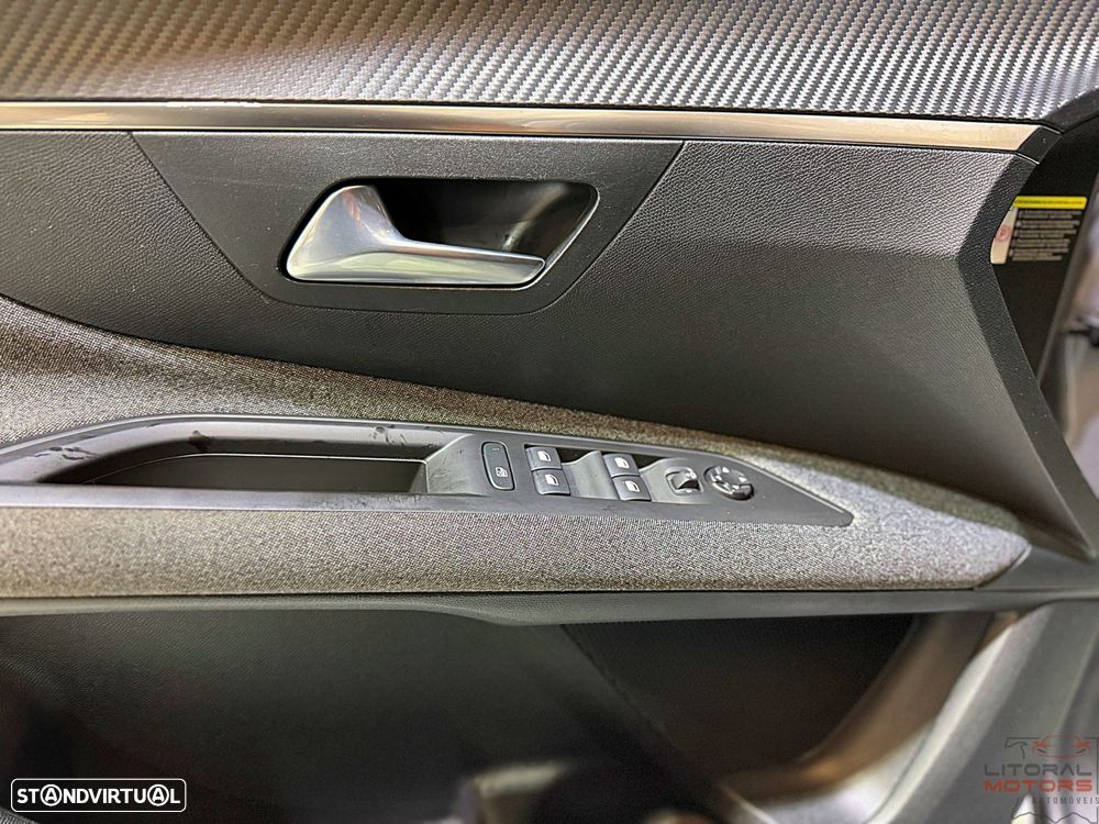 Peugeot 3008 1.2 PureTech Allure EAT8 - 18