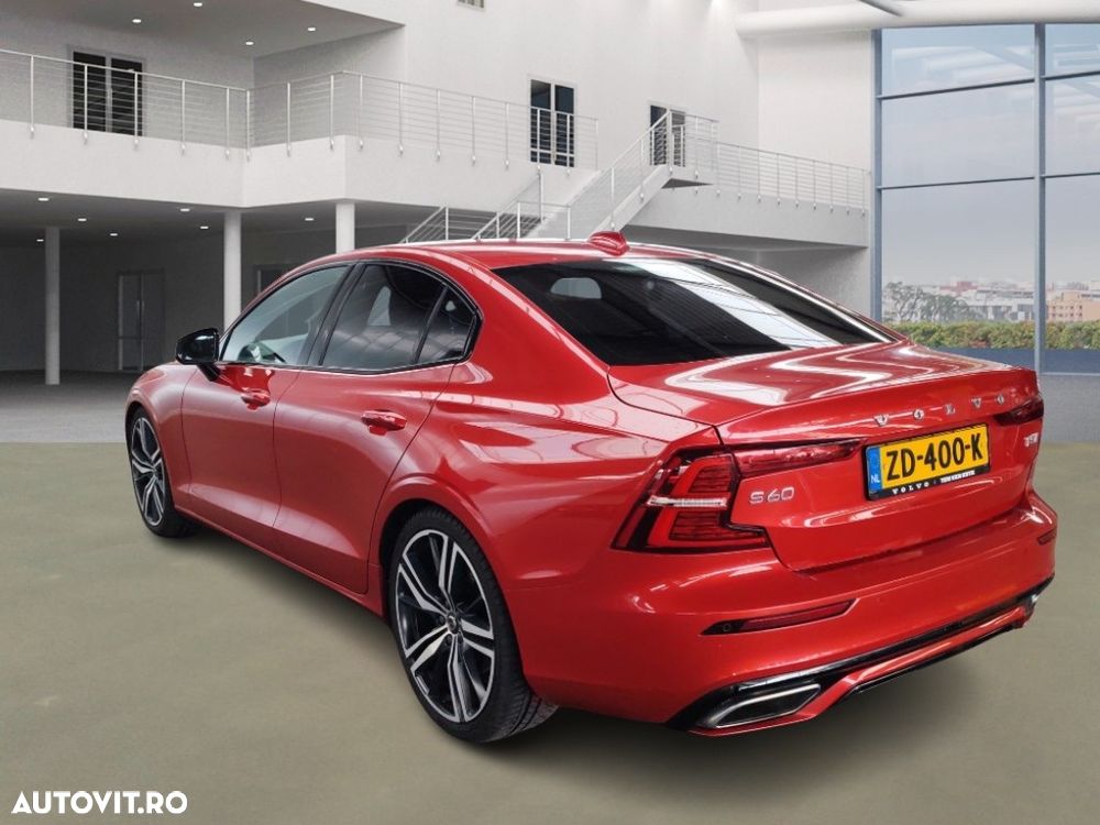 Volvo S60 T5 R-Design - 3