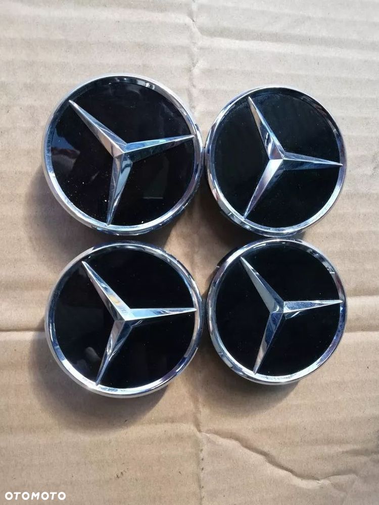 DEKIELKI MERCEDES X KLASA EMBLEMAT DO FELG - 3