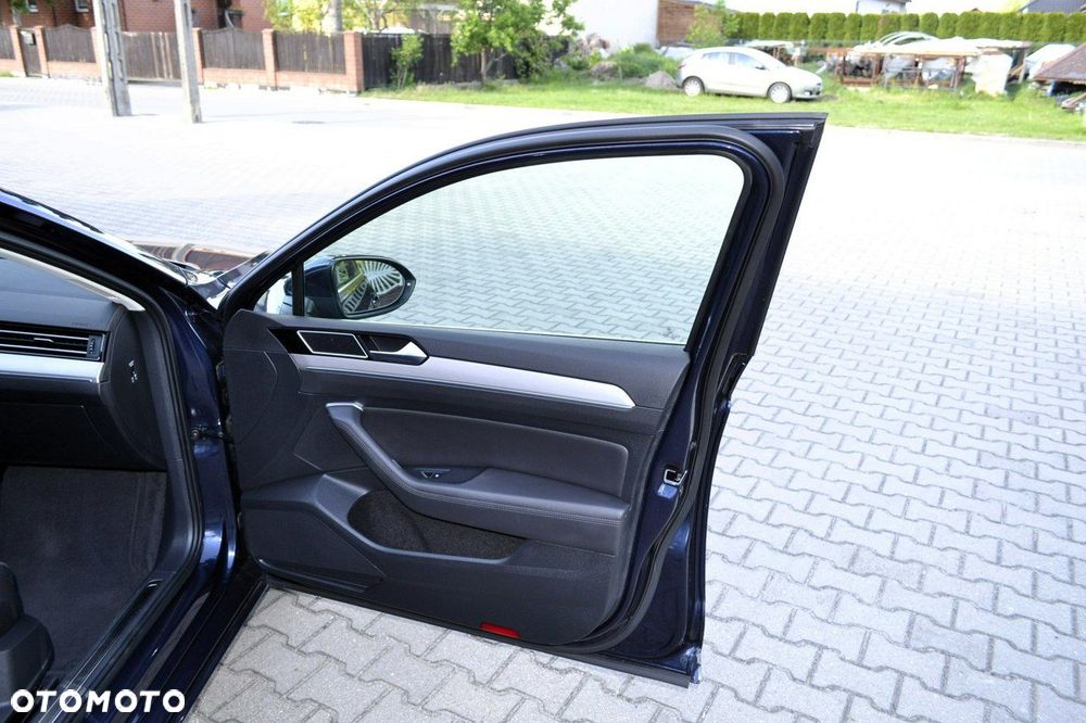 Volkswagen Passat - 35