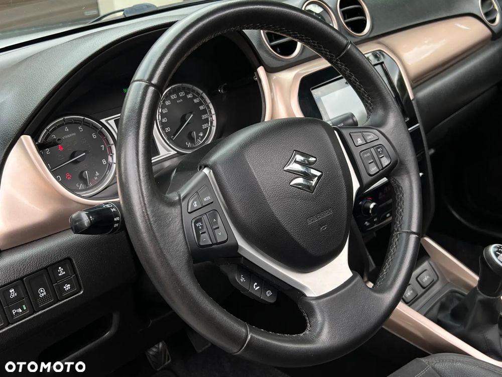 Suzuki Vitara 1.6 Premium 2WD - 24