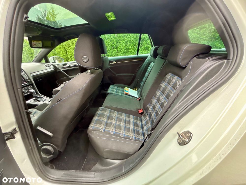 Volkswagen Golf - 14