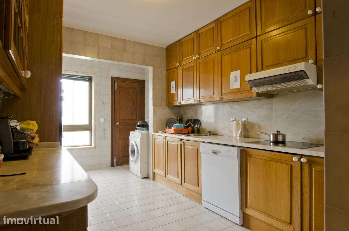 Quarto - localizado em Lumiar Lisbon - Grande imagem: 5/19