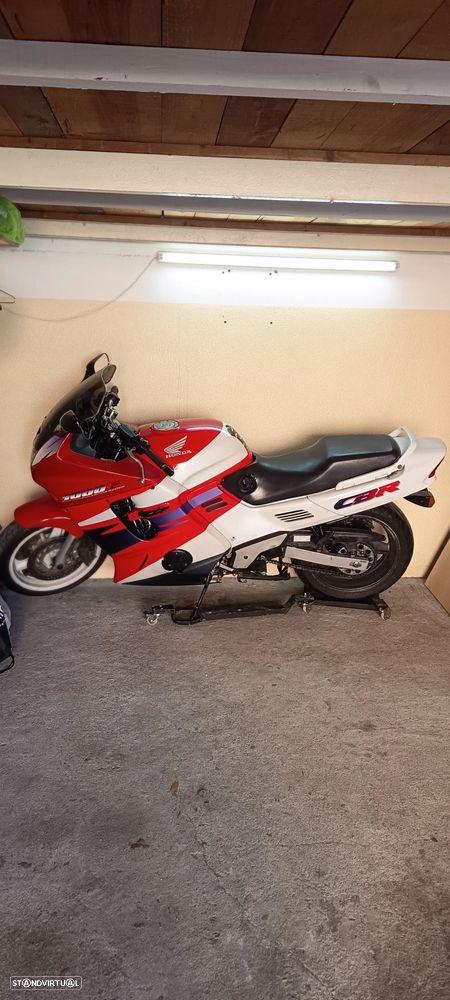 Honda CBR CBR 1000 F - 11