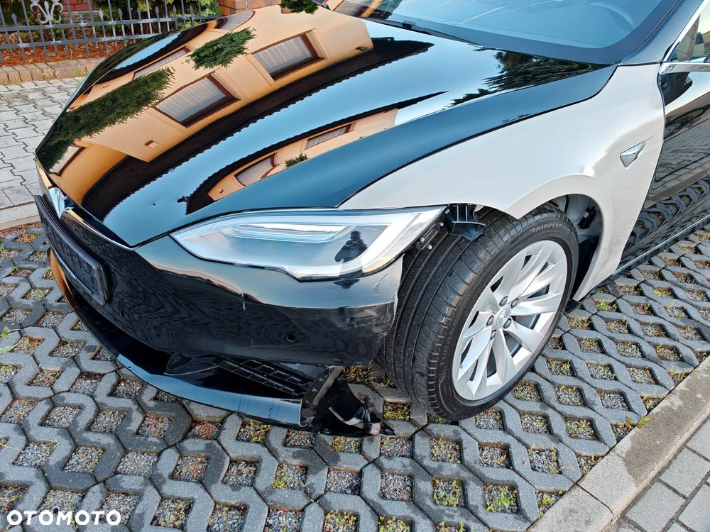 Tesla Model S - 12