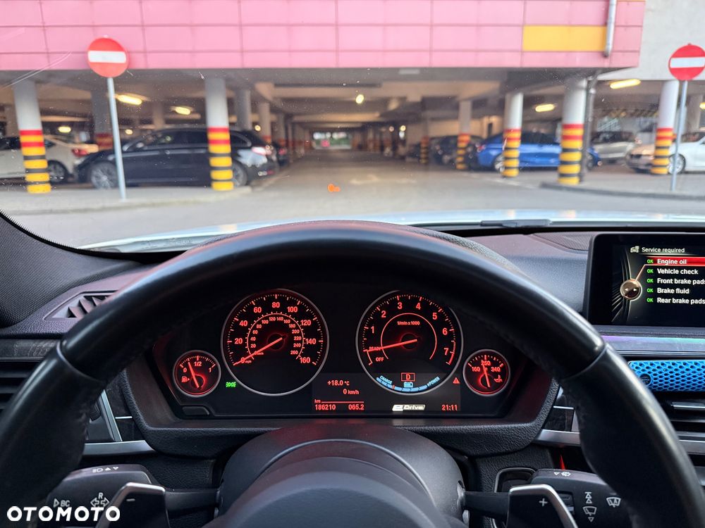 BMW Seria 3 330e iPerformance M Sport - 13
