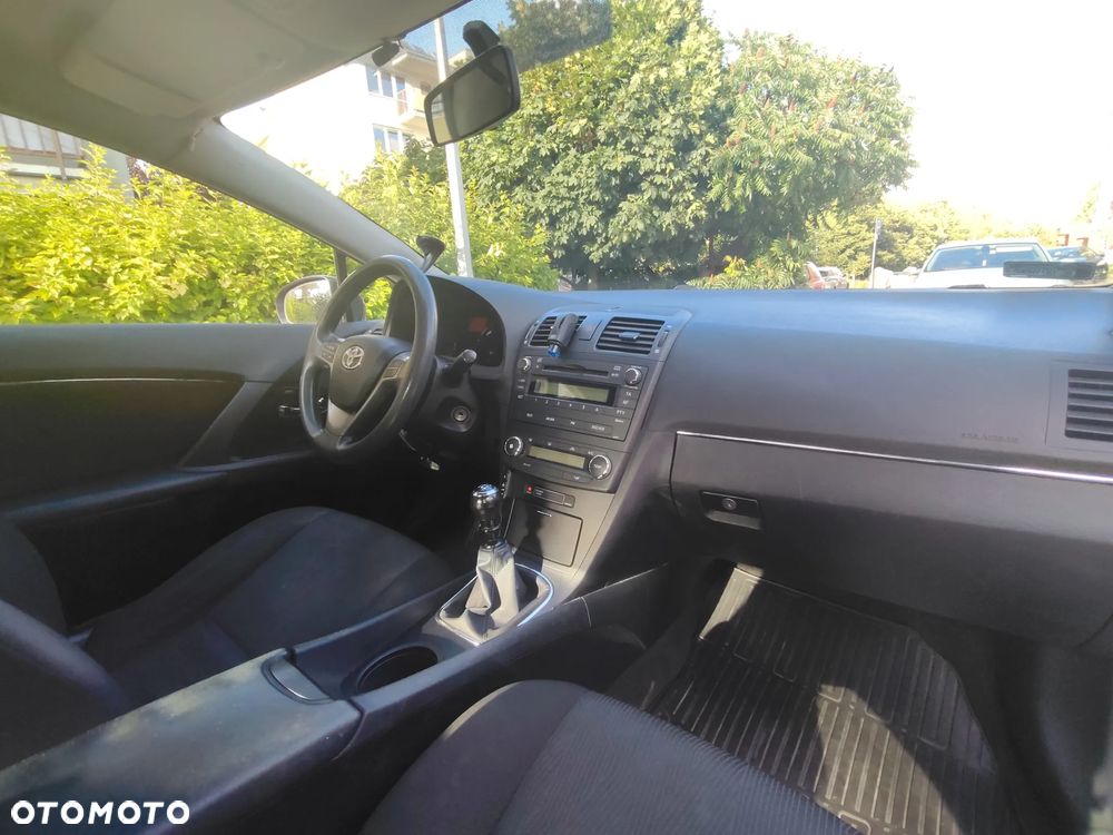 Toyota Avensis 1.6 Luna - 8