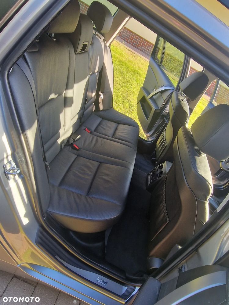 BMW Seria 5 525xi - 23