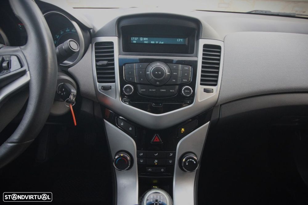 Chevrolet Cruze 1.6 LS - 18