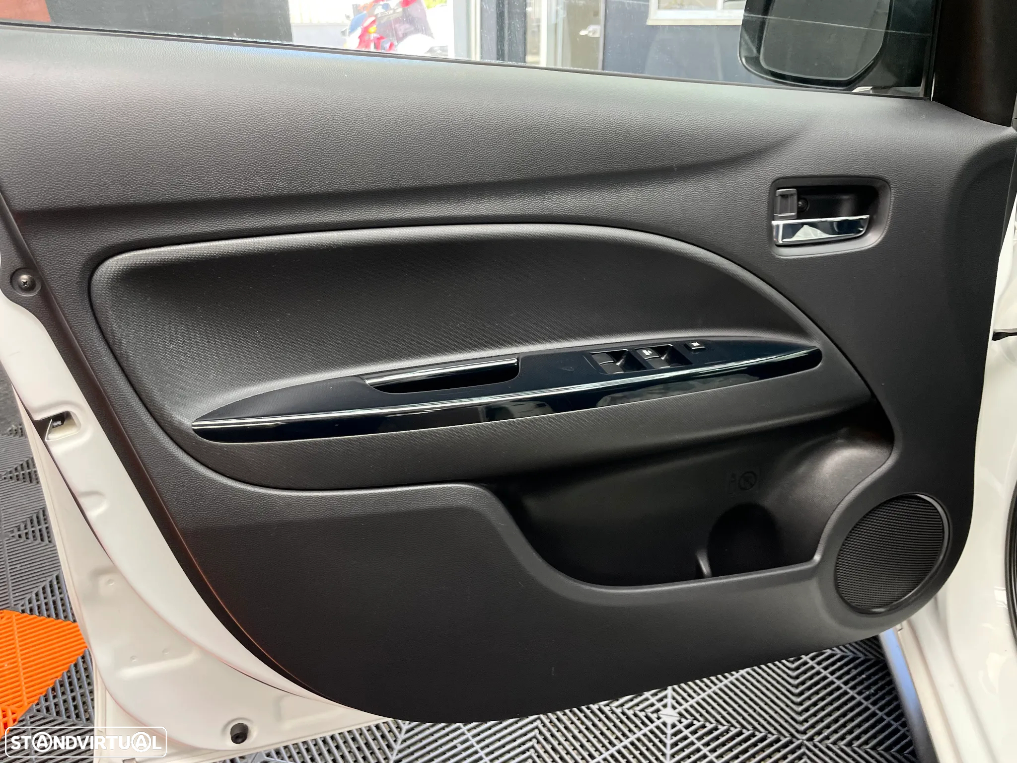Mitsubishi Space Star 1.2 Intense - 9