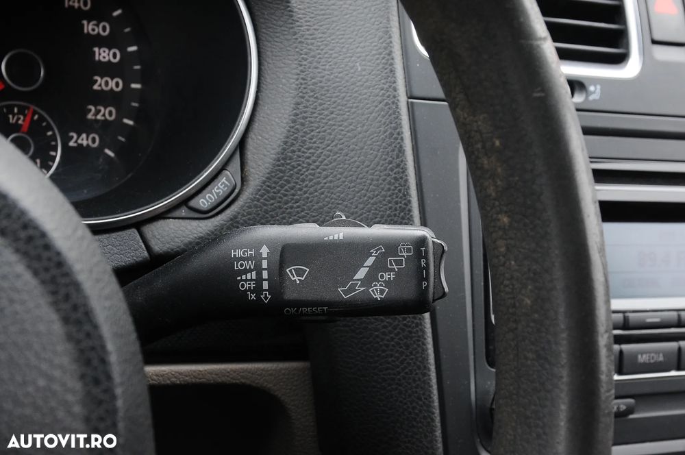 Volkswagen Golf 1.6 TDI DPF Comfortline - 13