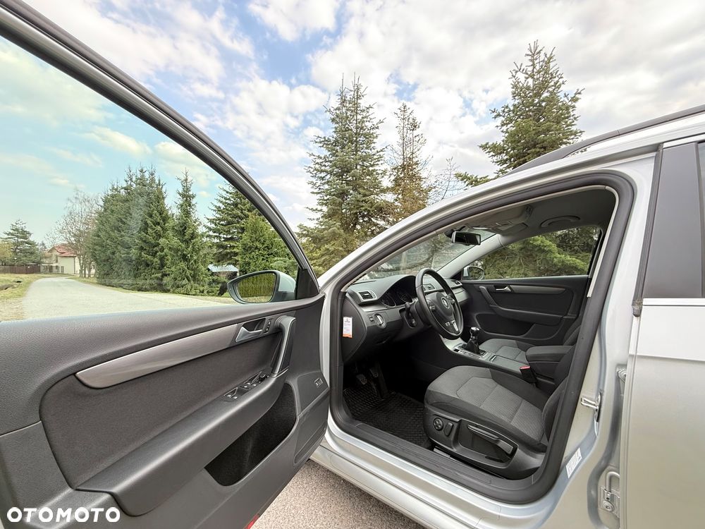 Volkswagen Passat 1.6 TDI DPF BlueMot Highline - 13