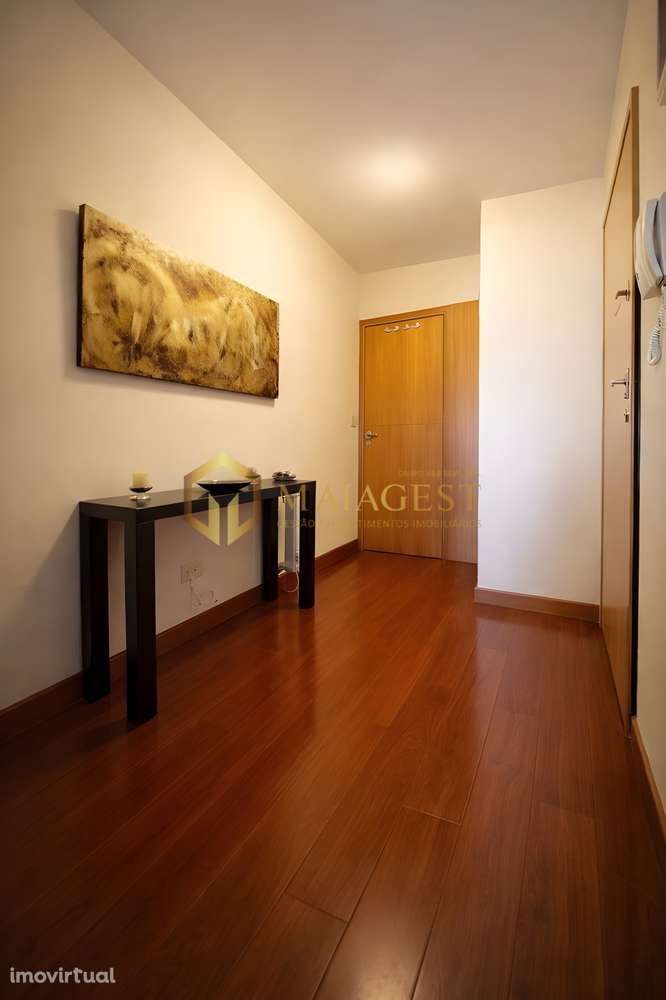 Apartamento T2 em Leça da Palmeira com Garagem e Arrumos - Grande imagem: 2/8