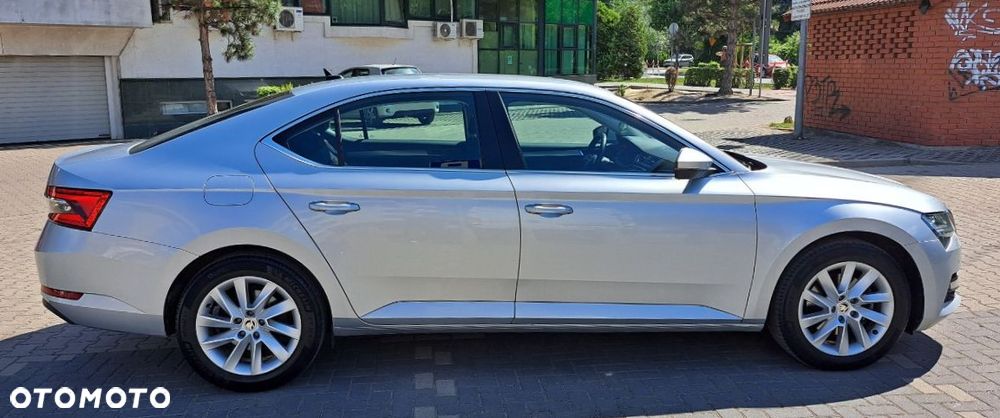 Skoda Superb 2.0 TDI SCR Style DSG - 4