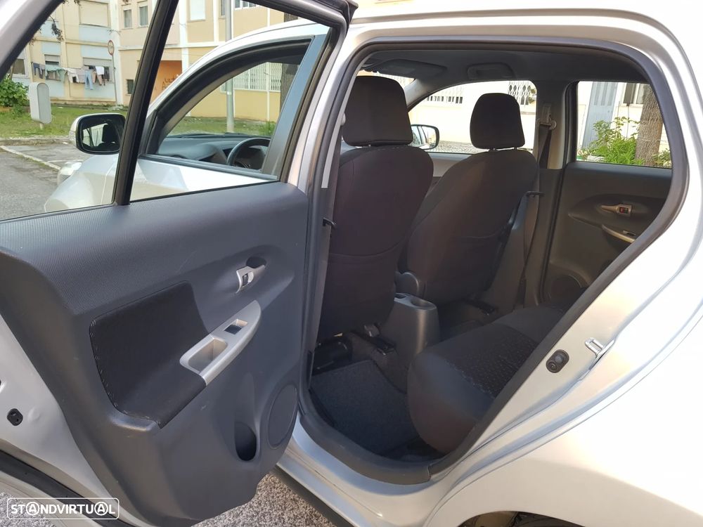 Toyota Urban Cruiser 1.33 VVT-i Sol - 27