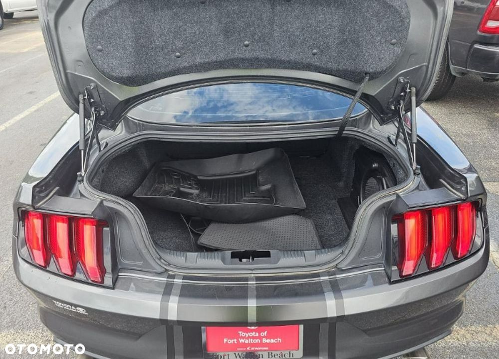 Ford Mustang - 12