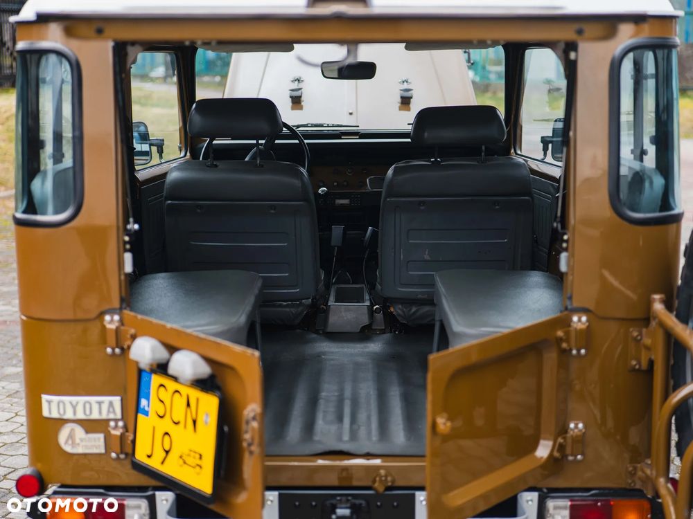 Toyota Land Cruiser - 14