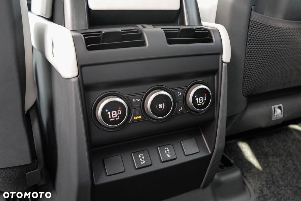 Land Rover Defender 3.0 D350 mHEV X-Dynamic HSE - 31