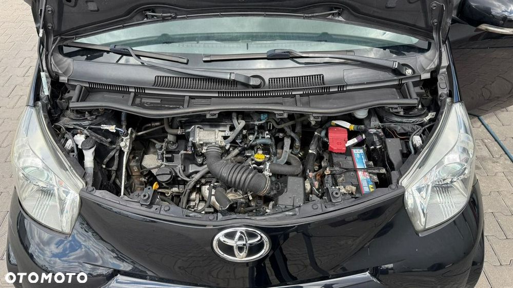 Toyota iQ - 14