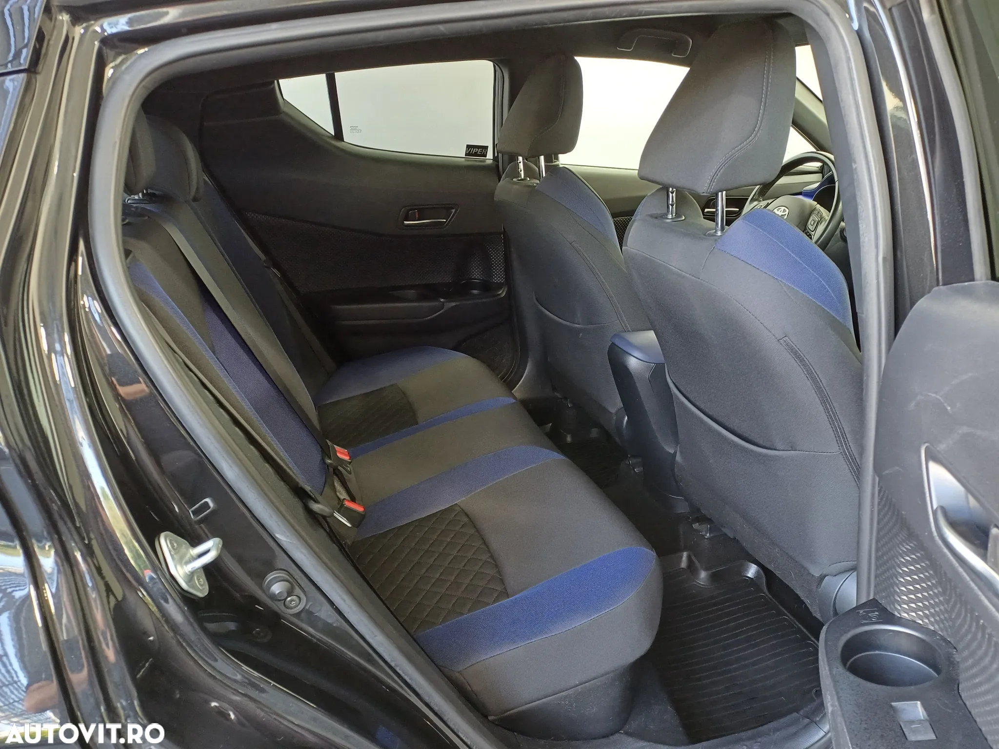 Toyota C-HR 2.0 HSD 184 CP 4x2 CVT Classy Bi-Tone - 29