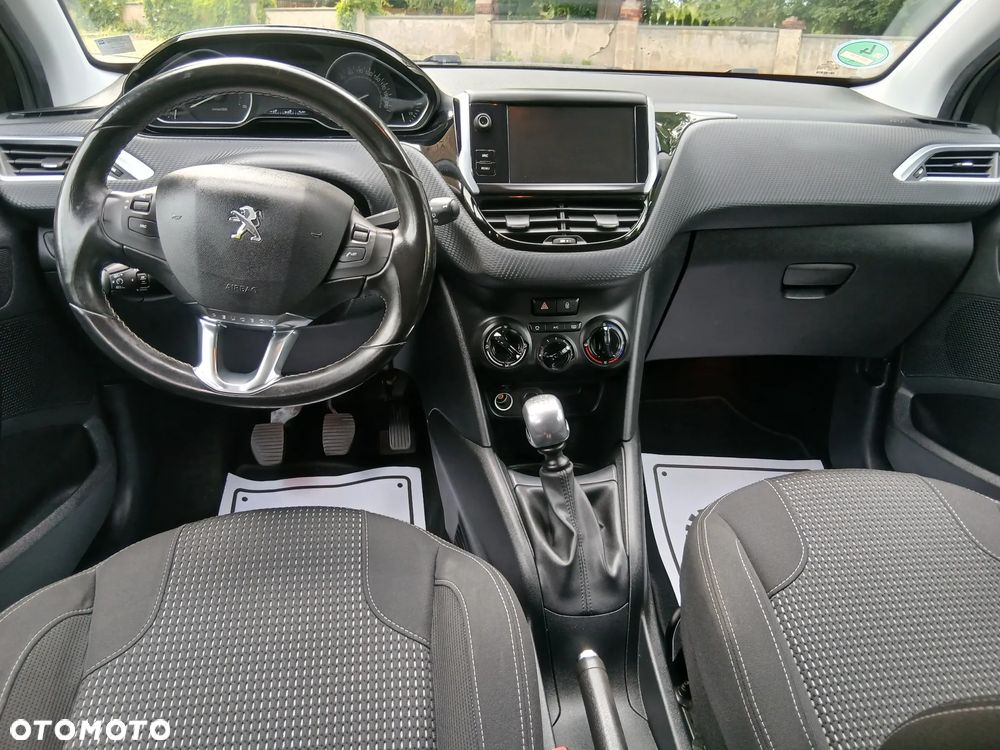 Peugeot 208 - 19