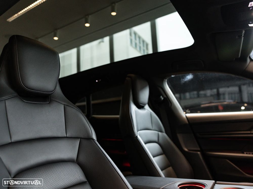 Porsche Taycan Sport Turismo - 43