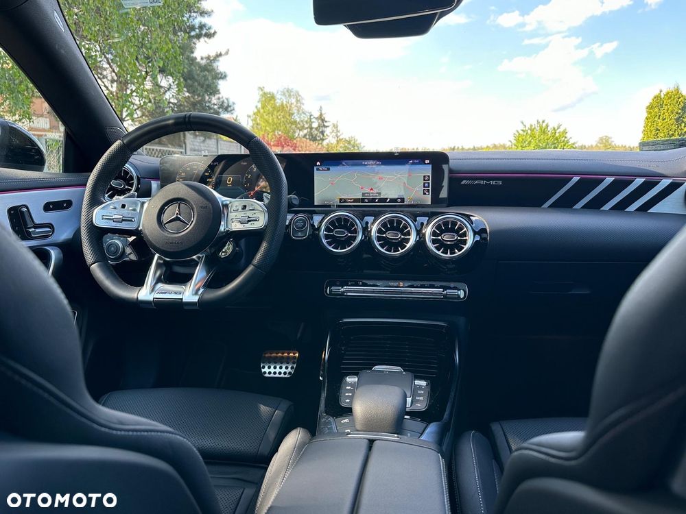 Mercedes-Benz CLA - 12