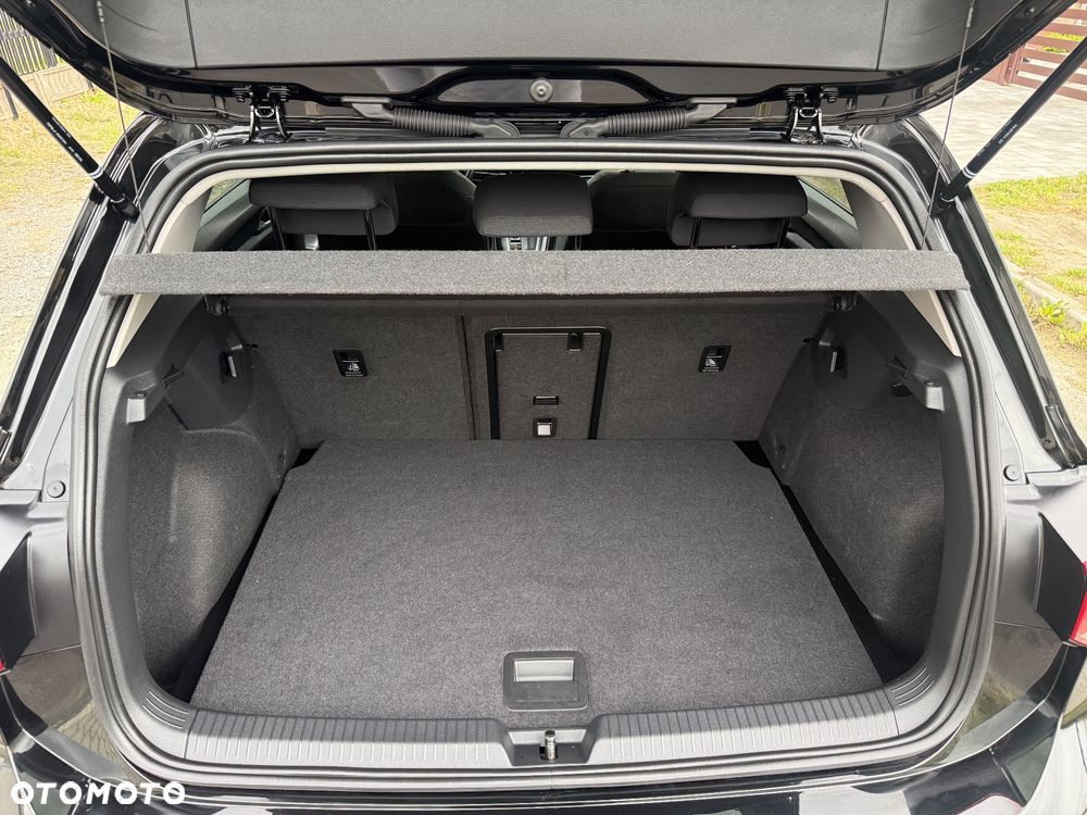 Volkswagen Golf 1.5 TSI HEV R-Line - 25