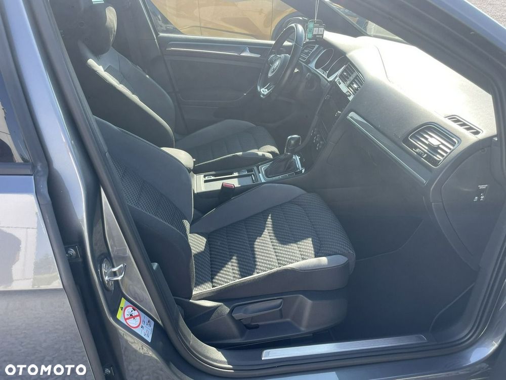 Volkswagen Golf 1.5 eTSI OPF DSG R-Line - 31