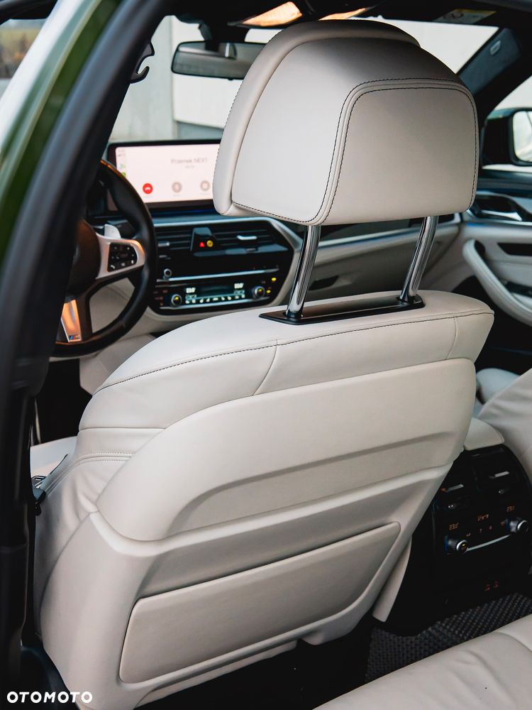 BMW Seria 5 M550i xDrive - 34
