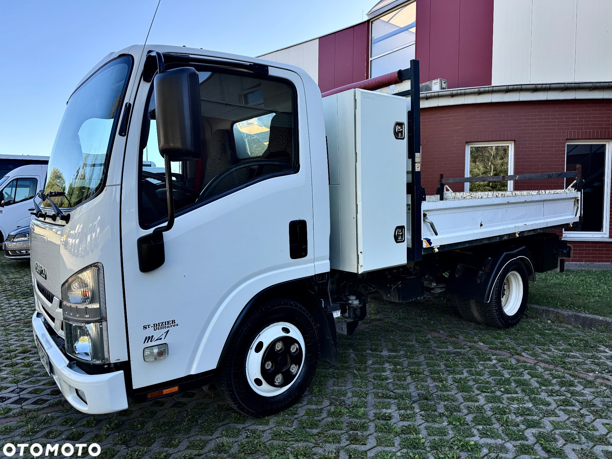 Isuzu N1R - 4