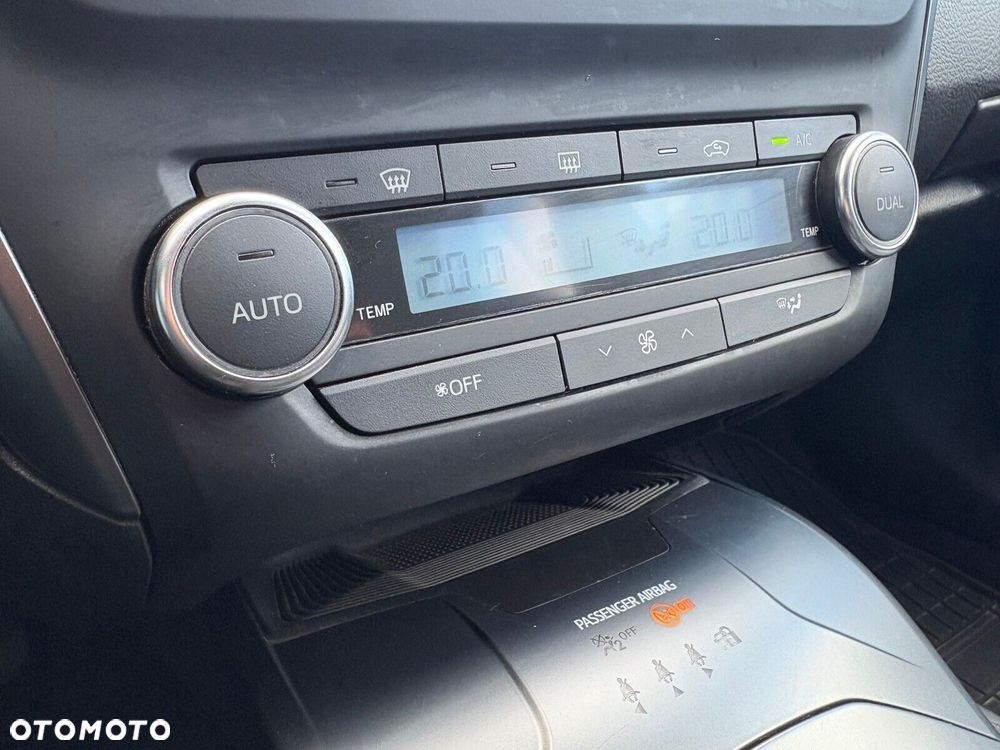 Toyota Avensis 1.8 Premium - 12