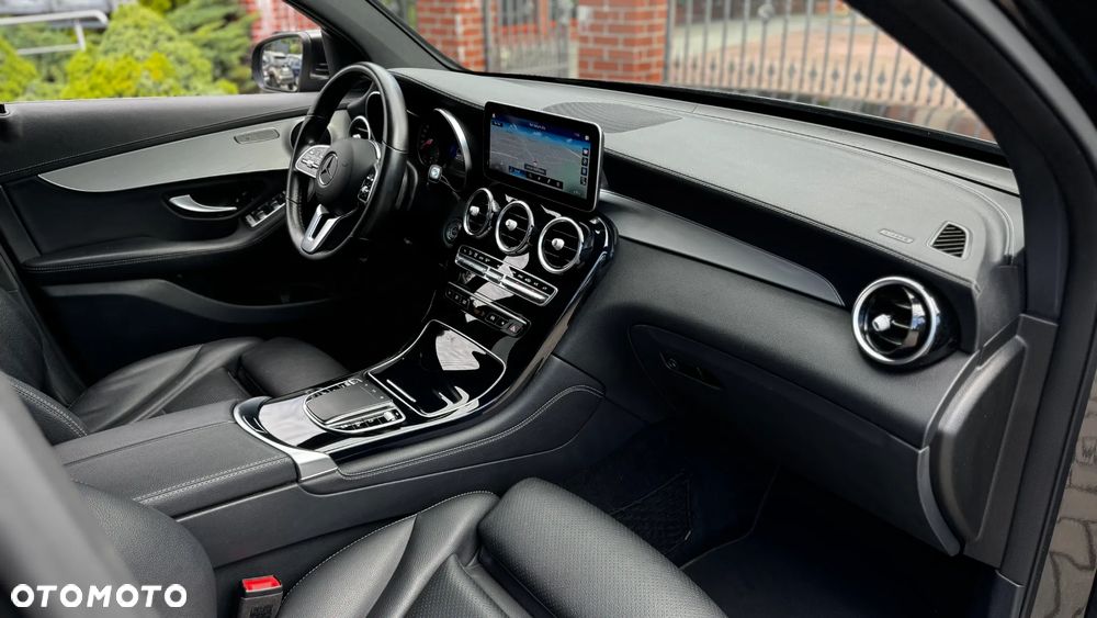 Mercedes-Benz GLC - 30