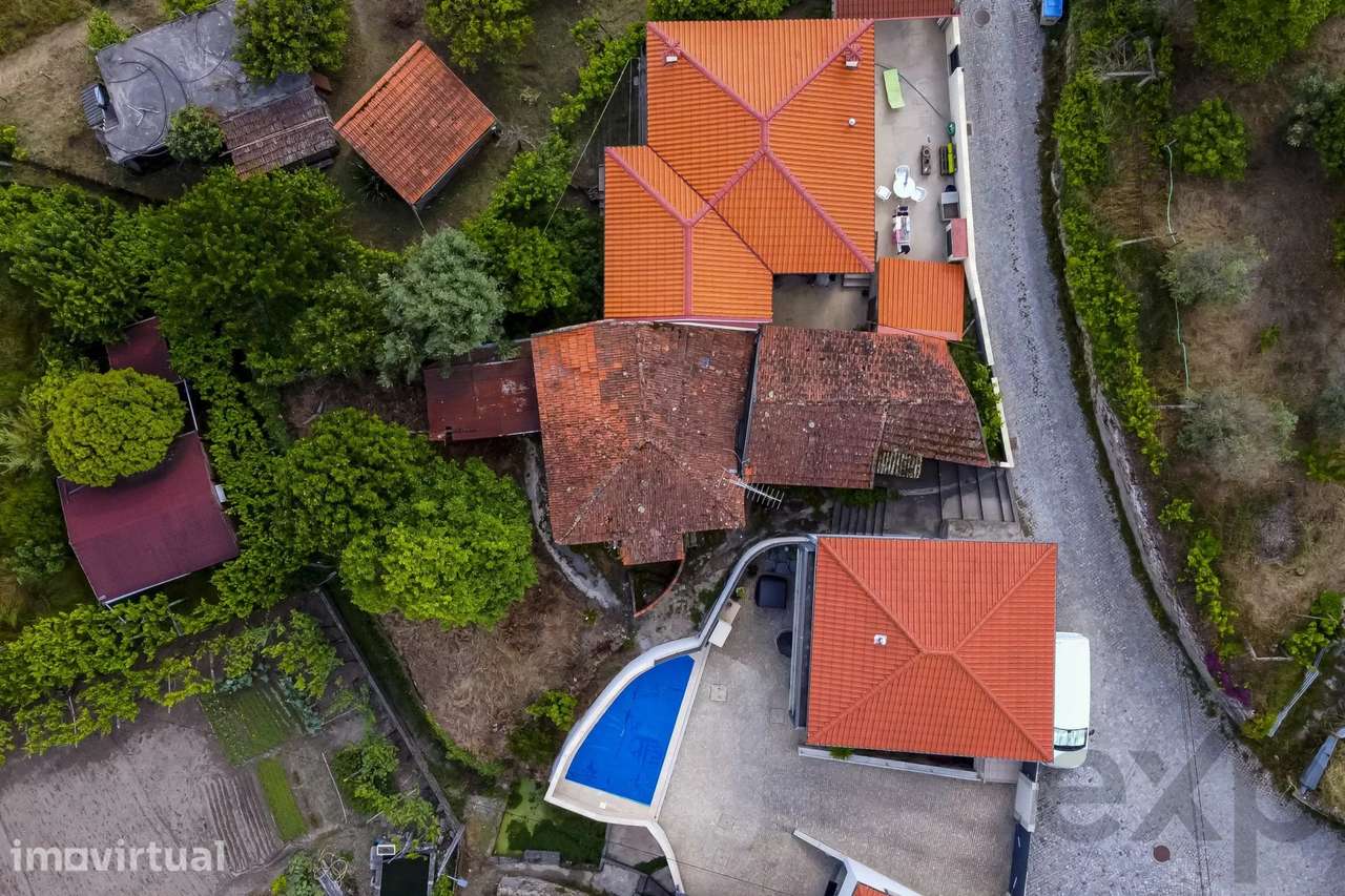 Duas Moradias (T2+T1) com logradouro em Santa Cruz do Douro – Baião - Grande imagem: 3/30