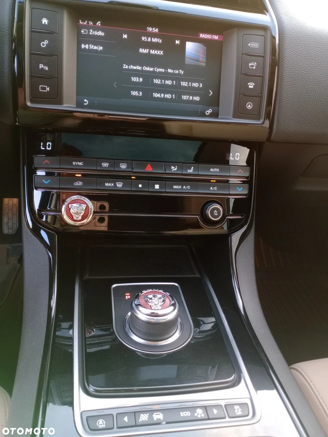 Jaguar XE 25t AWD Prestige - 10