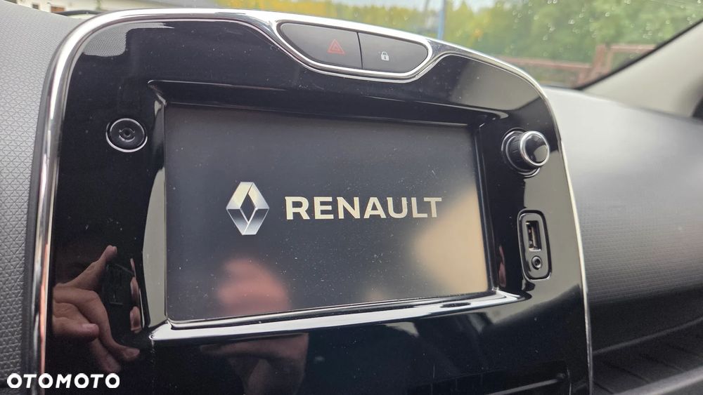 Renault Clio 1.2 16V 75 Night and Day - 19